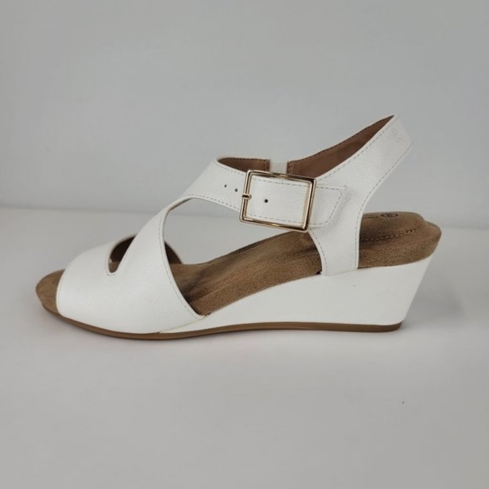 Giani Bernini White Wedge Sandals